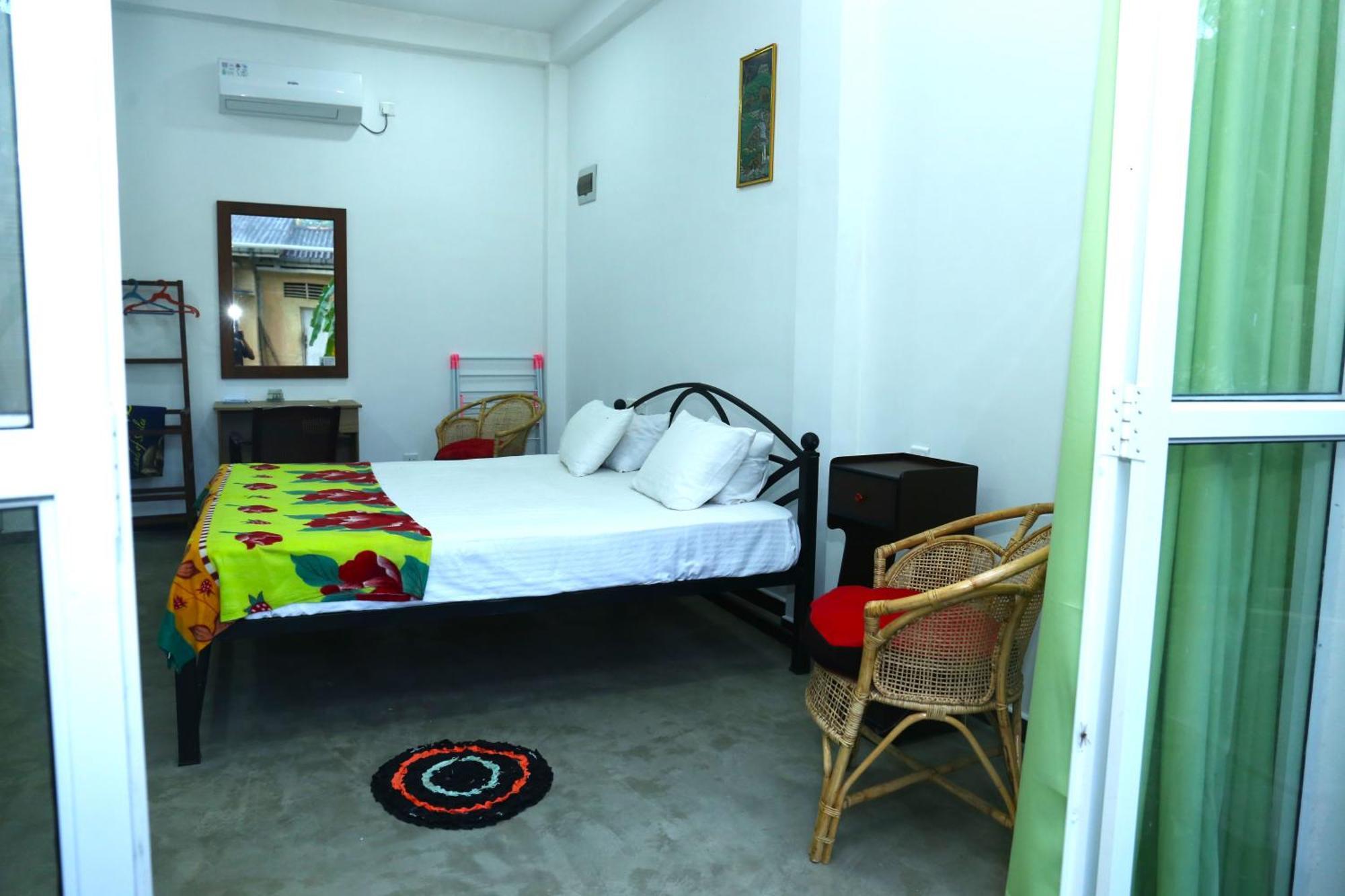 Sandy Palms Guesthouse ฮิกคาดูวา ภายนอก รูปภาพ