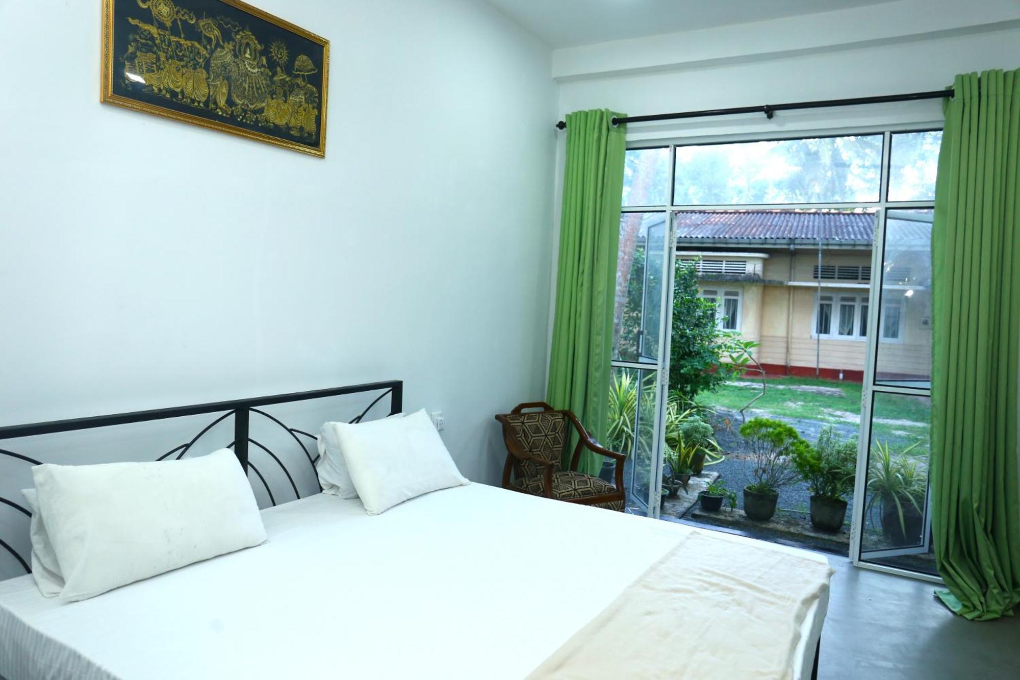 Sandy Palms Guesthouse ฮิกคาดูวา ภายนอก รูปภาพ
