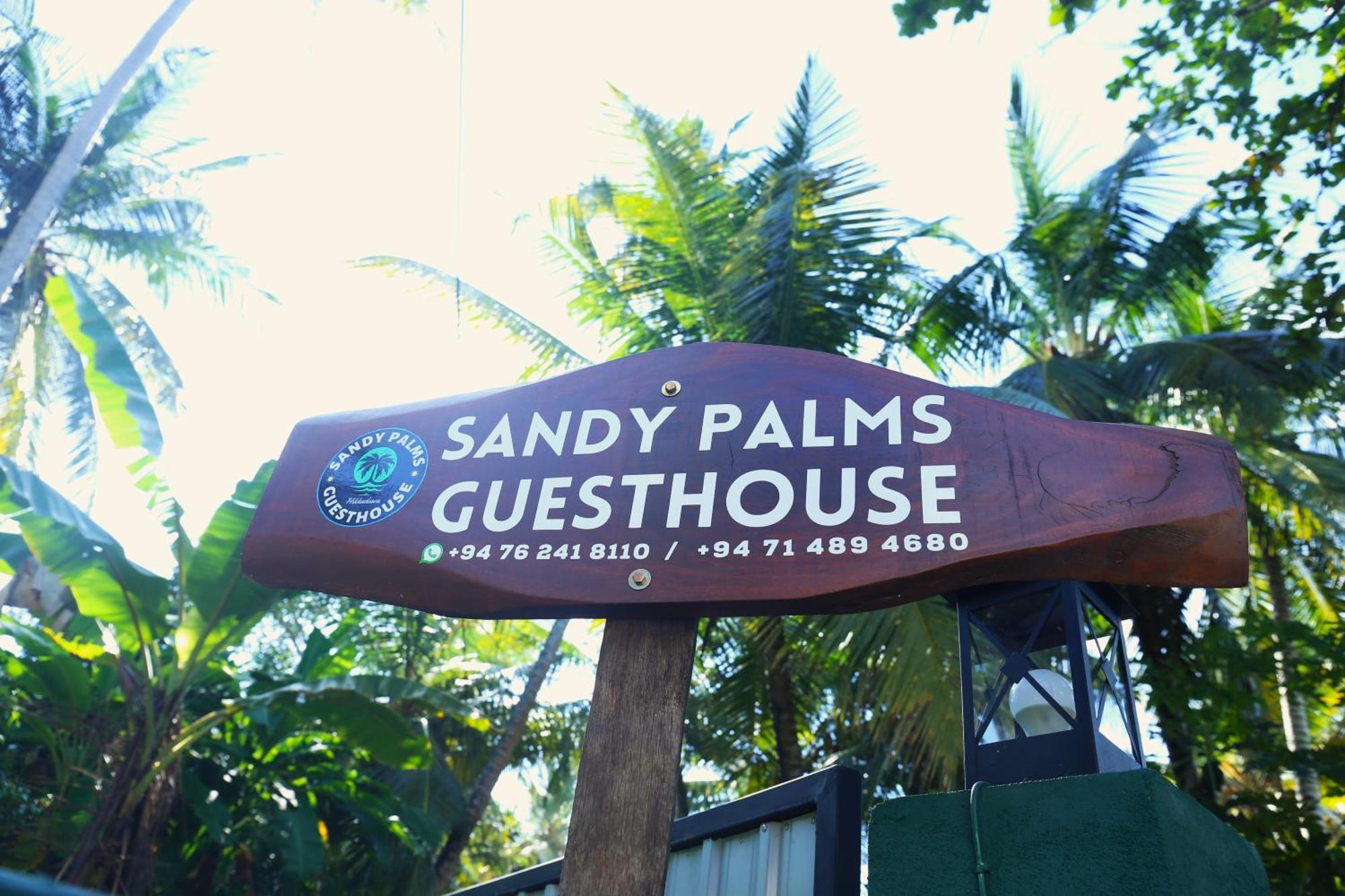 Sandy Palms Guesthouse ฮิกคาดูวา ภายนอก รูปภาพ