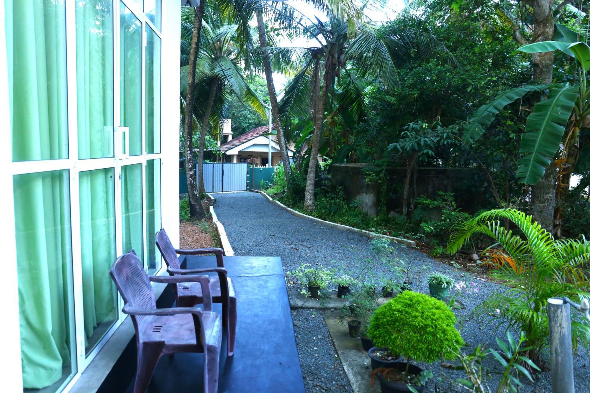 Sandy Palms Guesthouse ฮิกคาดูวา ภายนอก รูปภาพ