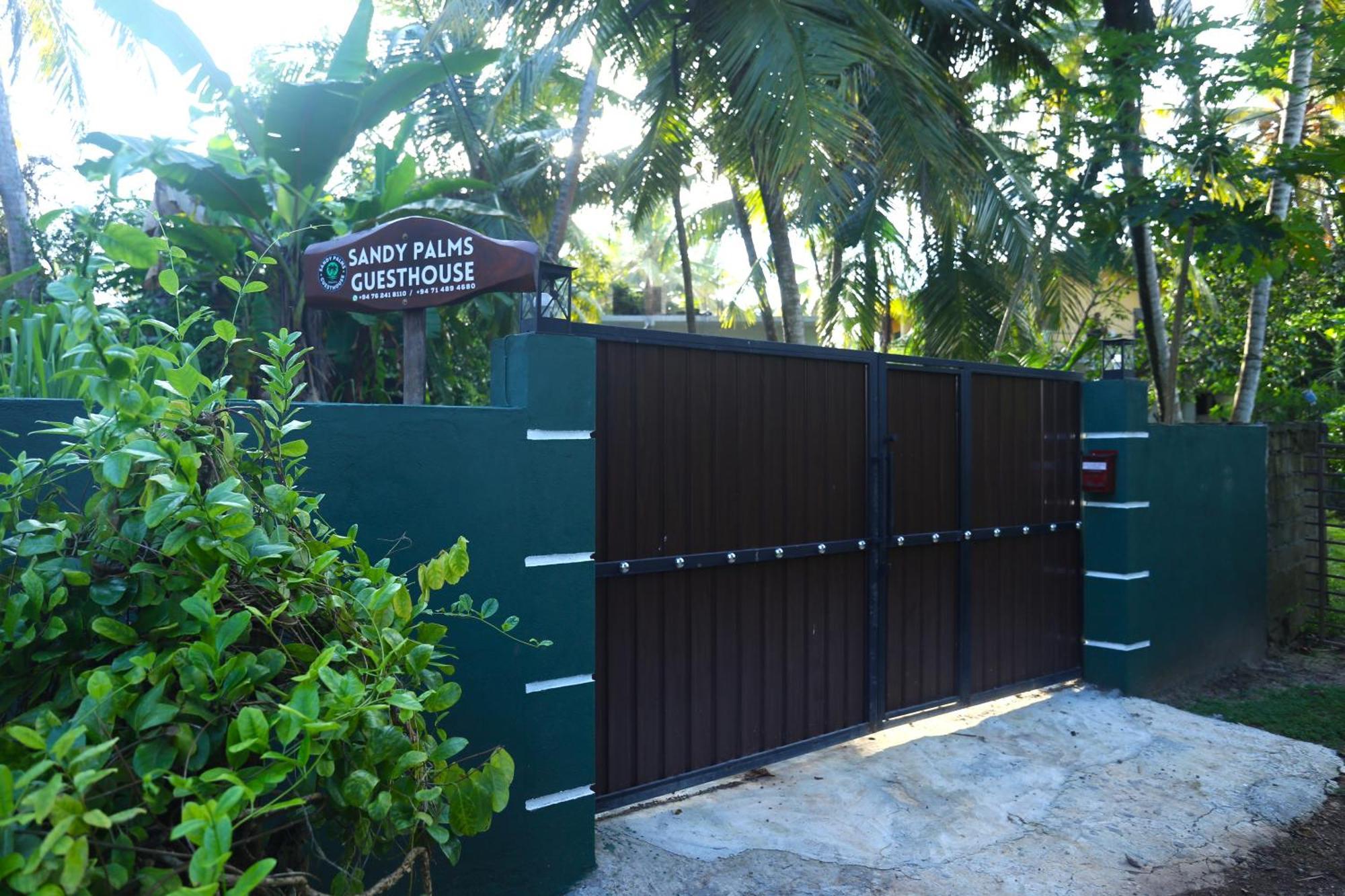 Sandy Palms Guesthouse ฮิกคาดูวา ภายนอก รูปภาพ