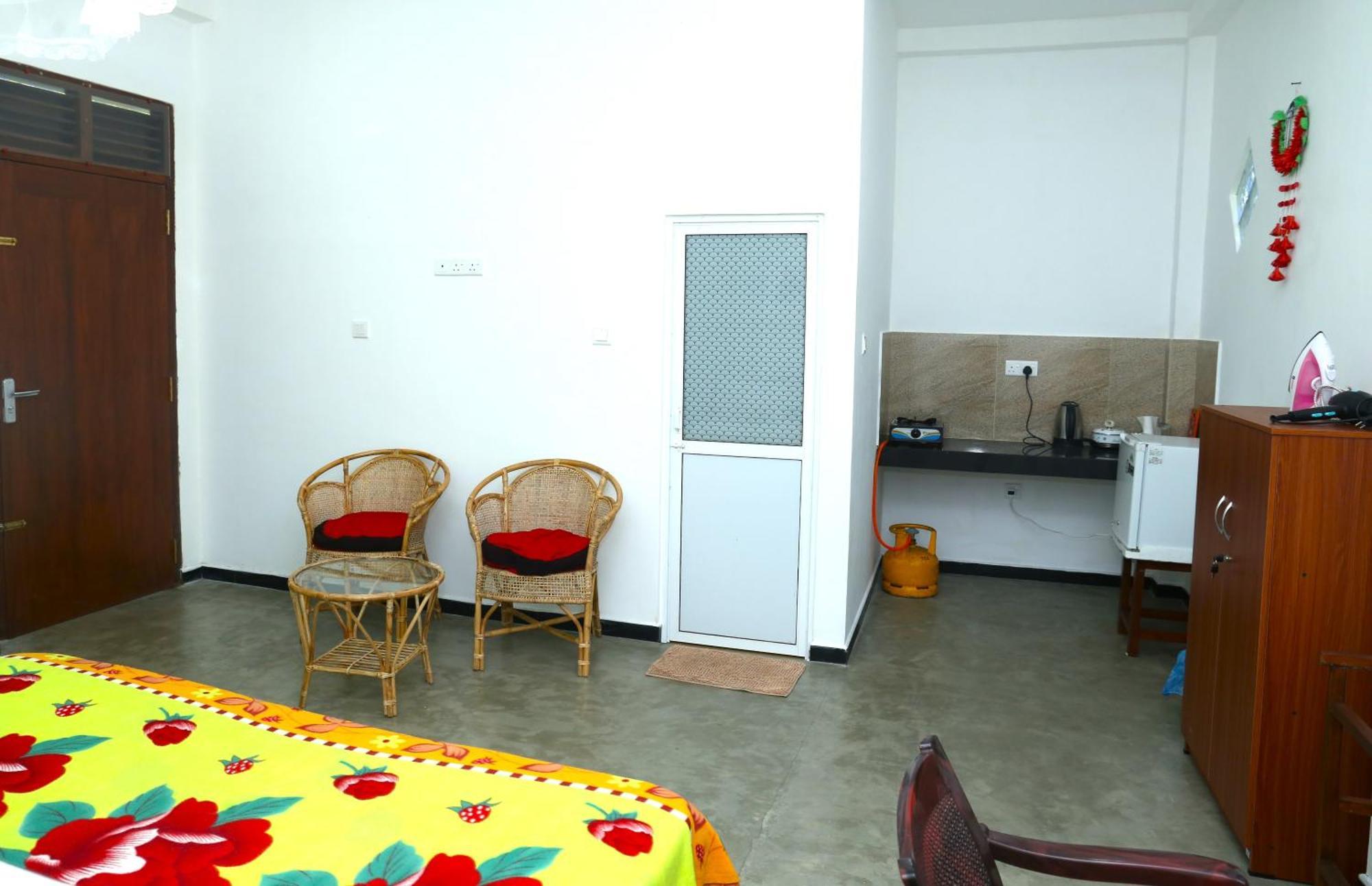 Sandy Palms Guesthouse ฮิกคาดูวา ภายนอก รูปภาพ