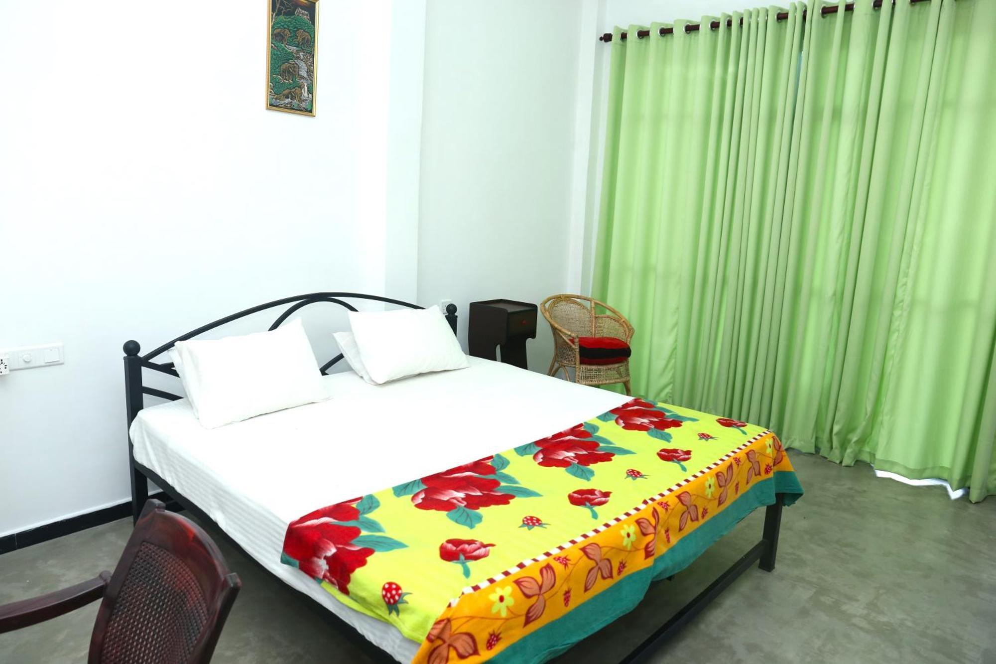 Sandy Palms Guesthouse ฮิกคาดูวา ภายนอก รูปภาพ