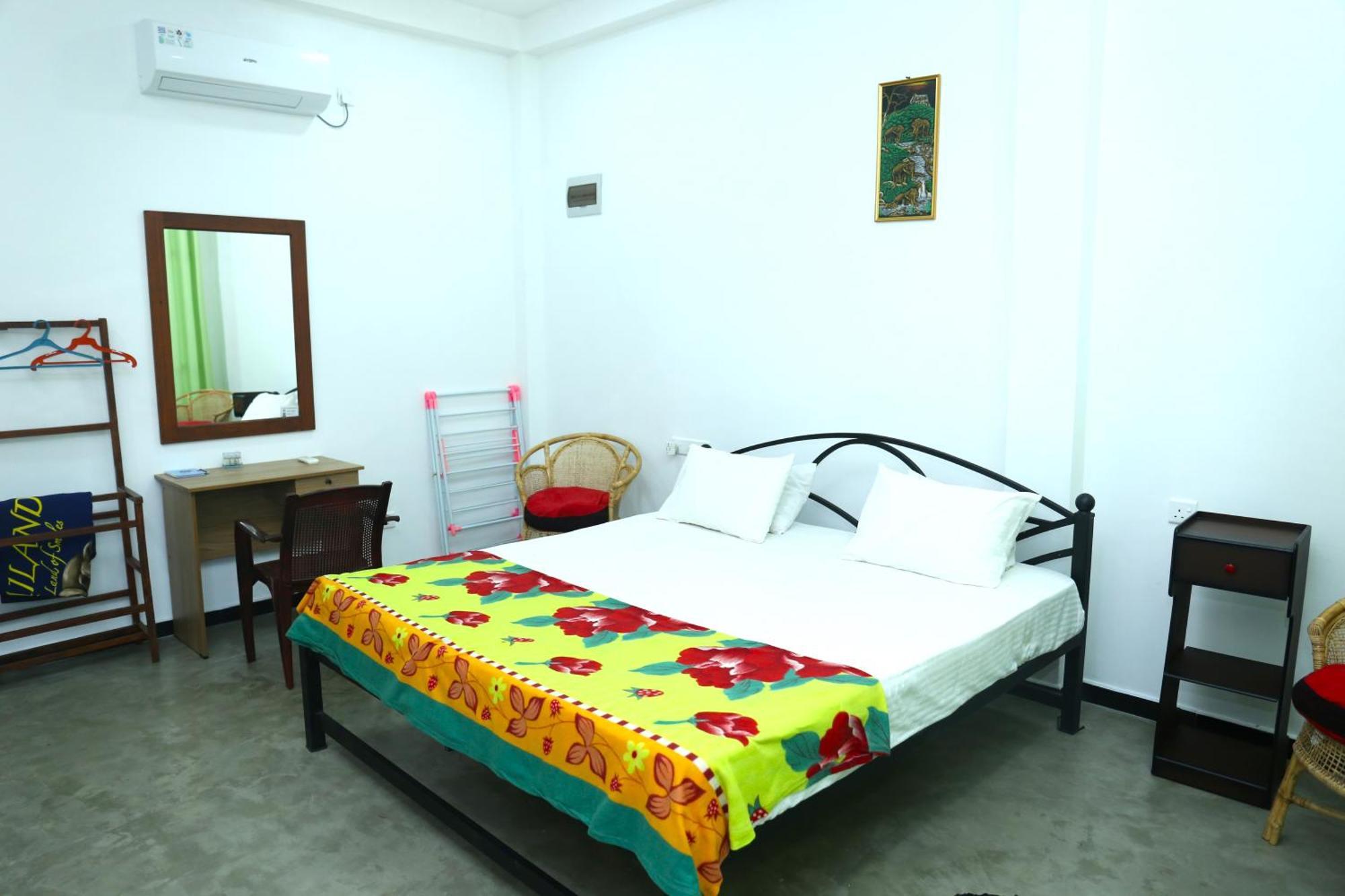Sandy Palms Guesthouse ฮิกคาดูวา ภายนอก รูปภาพ