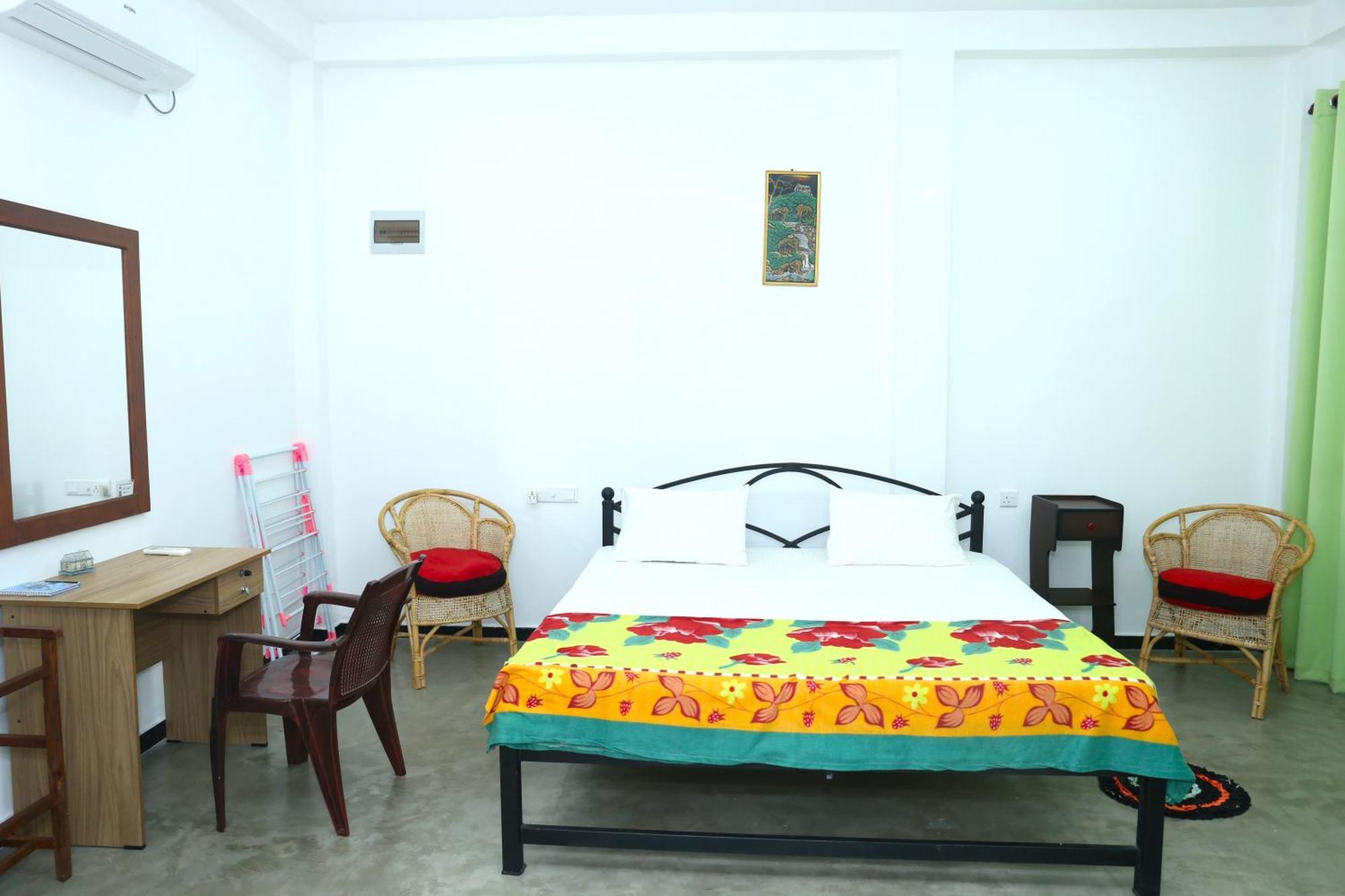 Sandy Palms Guesthouse ฮิกคาดูวา ภายนอก รูปภาพ