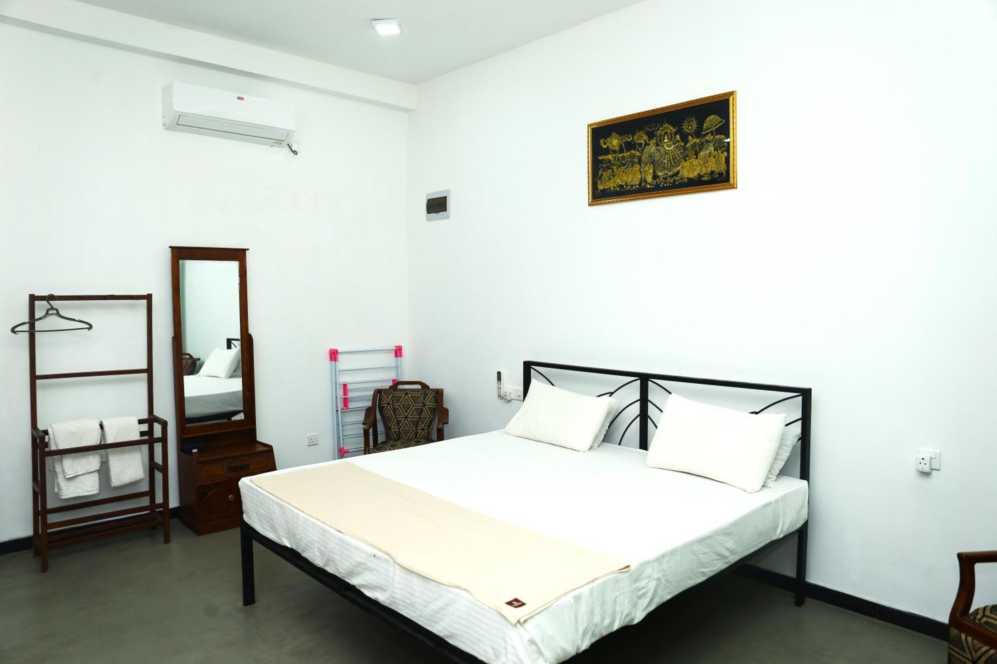Sandy Palms Guesthouse ฮิกคาดูวา ภายนอก รูปภาพ