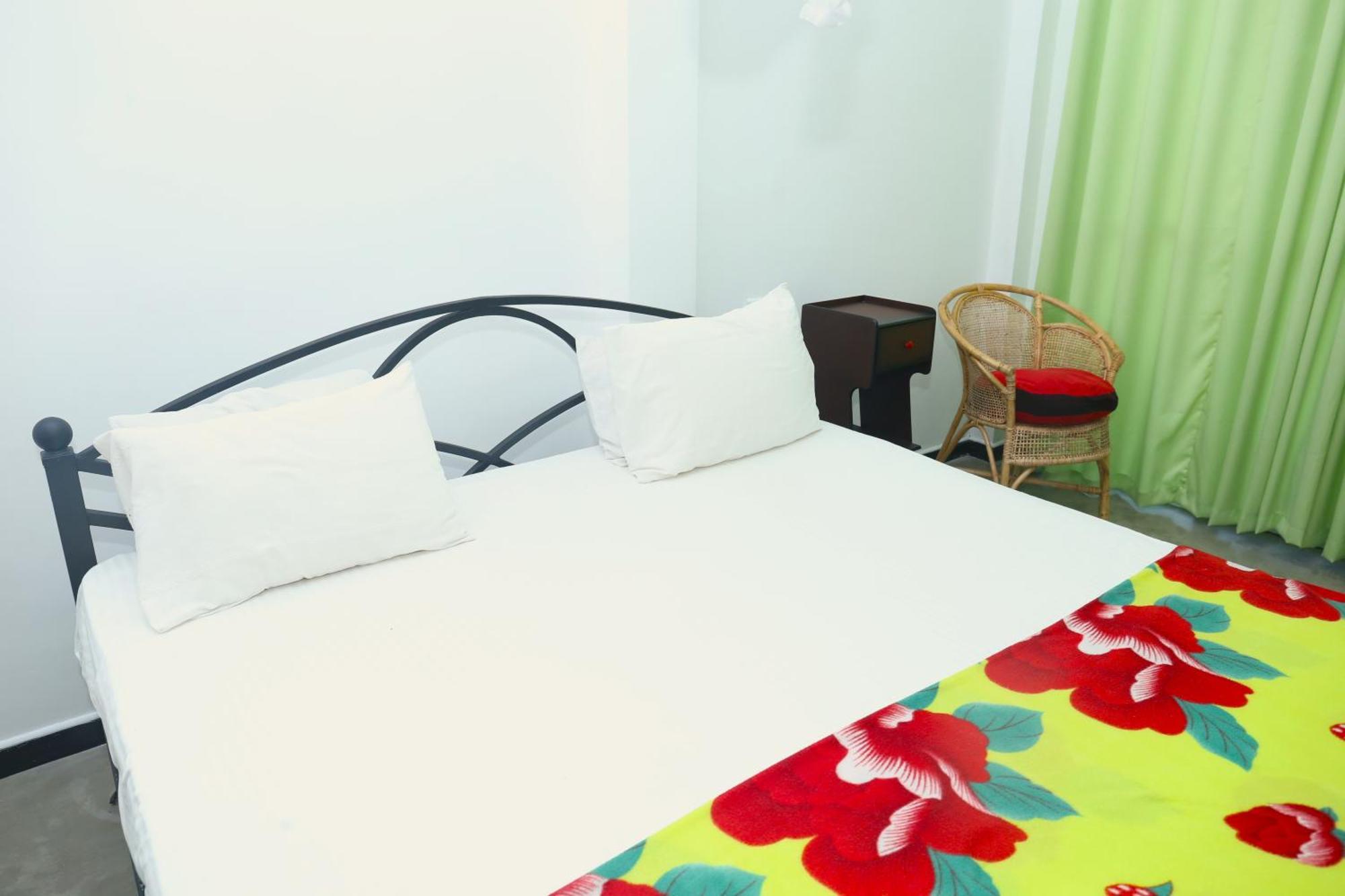 Sandy Palms Guesthouse ฮิกคาดูวา ภายนอก รูปภาพ