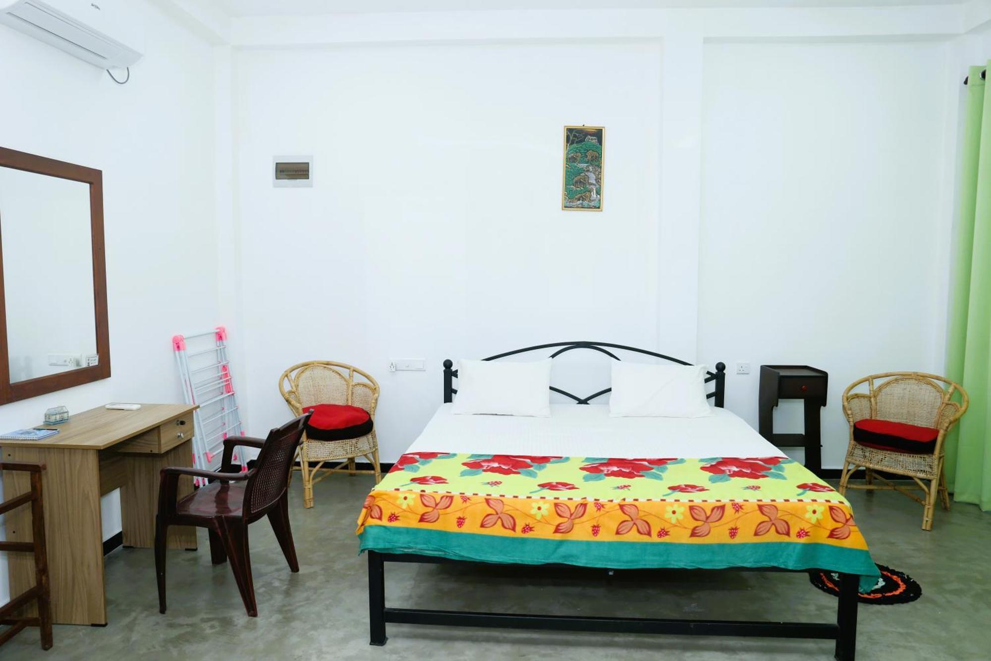 Sandy Palms Guesthouse ฮิกคาดูวา ภายนอก รูปภาพ